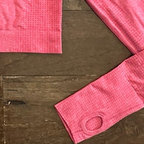 GYMSHARK- vital crop top, red, size small-EUC - Picture 8 of 11